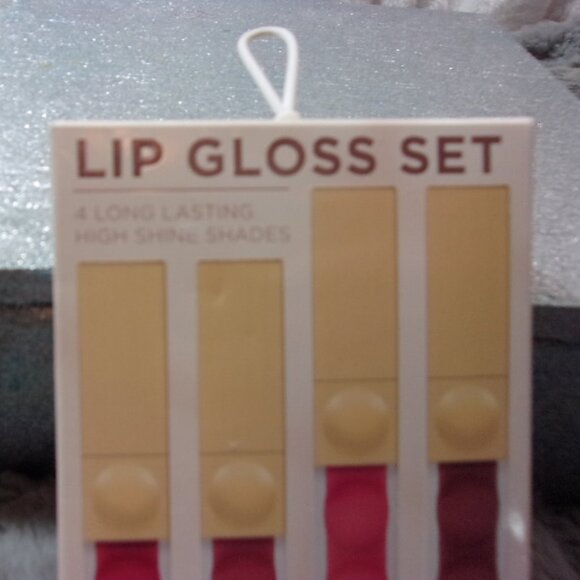 M-53 NEW IN PACKAGE 4 LONG LASTING LIP GLOSS SET - Picture 2 of 9